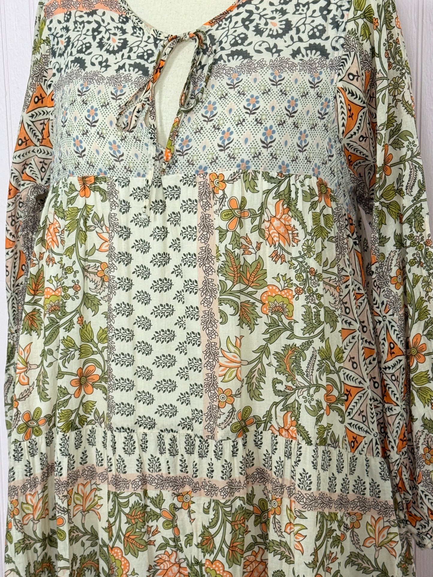 Self Contrast L Midi Dress