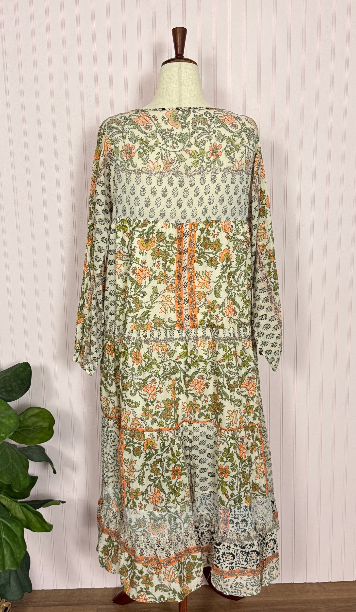 Self Contrast L Midi Dress