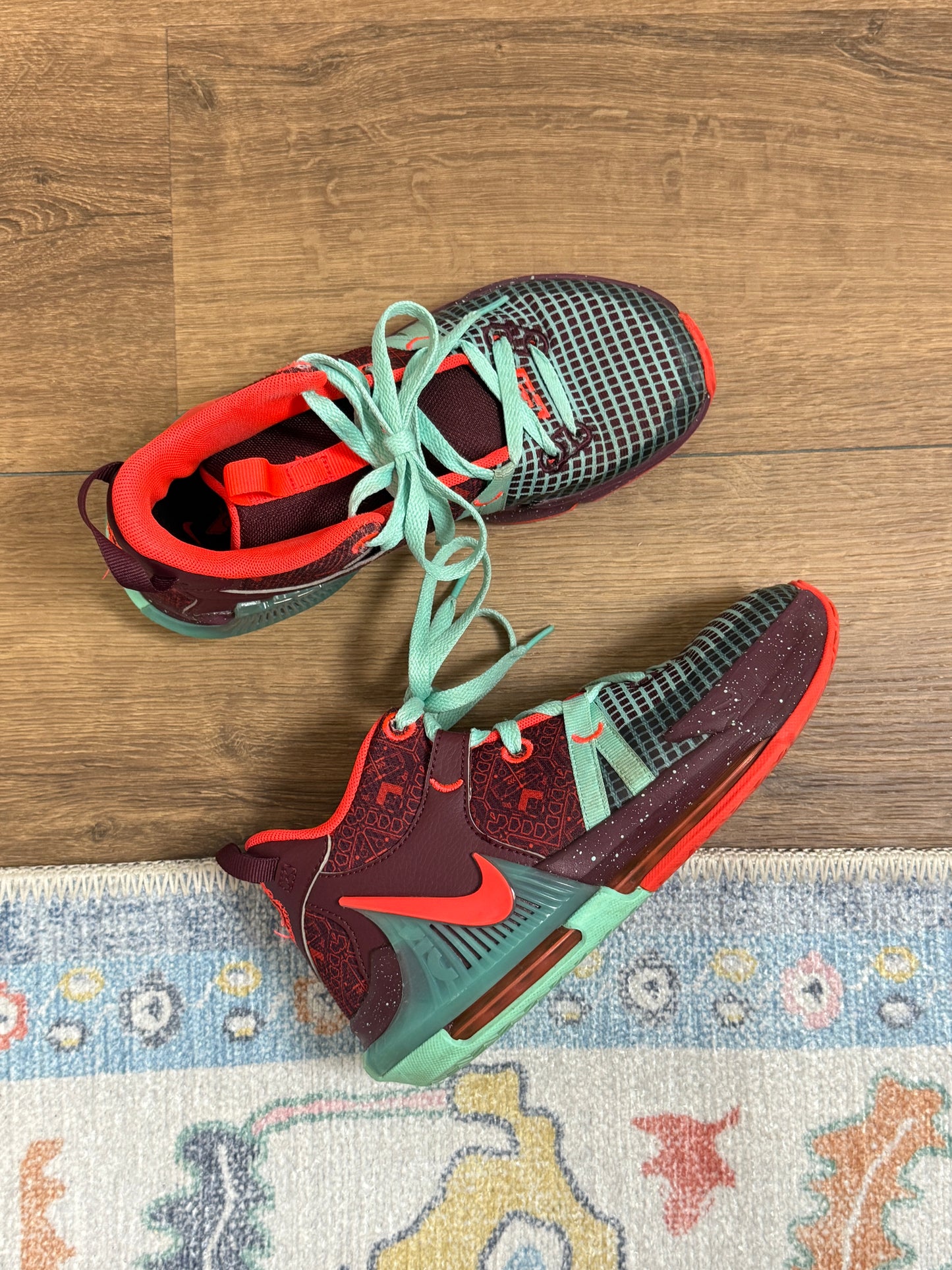 Nike Lebron Witness 4.5Y Sneakers